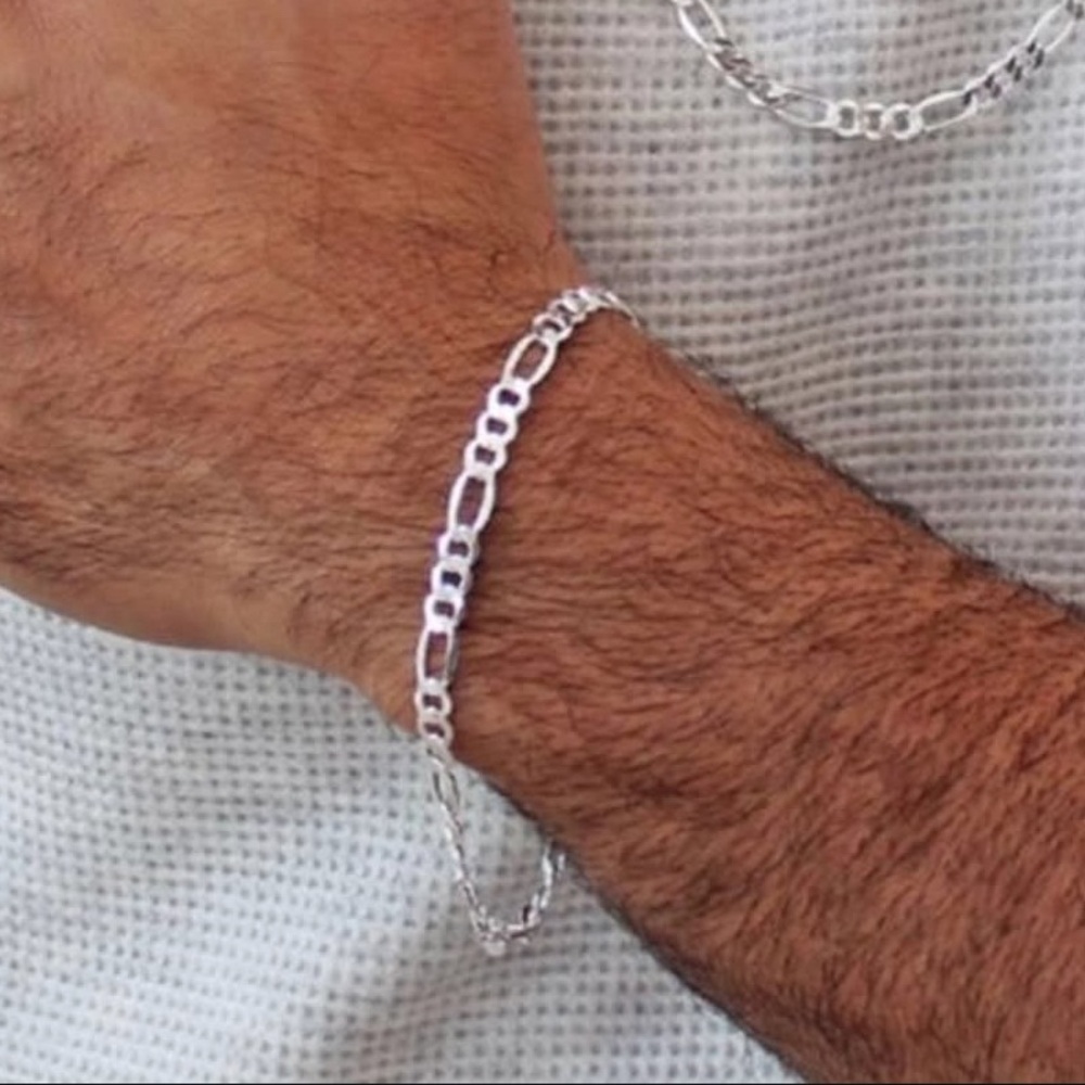 Figaro chain bracelet in sterling silver 950, plain, 4mm wide, 8 inch long.